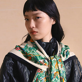 美しい２匹の番い豹 Hermes Jungle Love giant triangleスカーフ 美しい2匹の番い豹 Hermes Jungle Love giant triangleスカーフ
